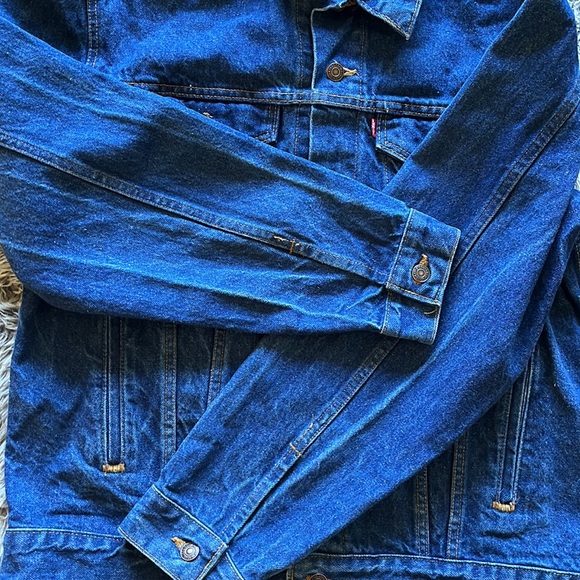 LEVIS Men’s trucker jacket in deep blue. Size 44L. EUC! - Picture 5 of 13